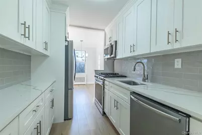 125 Bronx River Road #2E, Yonkers, NY 10704 - Photo 9