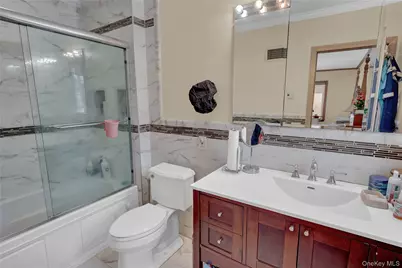 140 Long Drive, Hempstead, NY 11550 - Photo 19