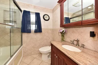 105 Dow Avenue, Mineola, NY 11501 - Photo 15