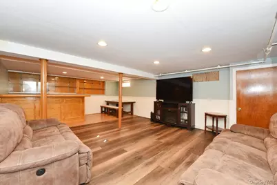 105 Dow Avenue, Mineola, NY 11501 - Photo 19