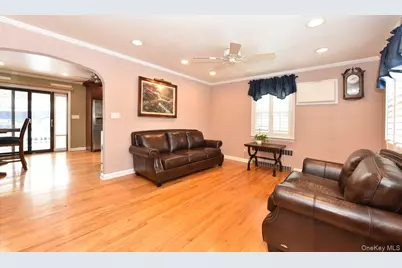 105 Dow Avenue, Mineola, NY 11501 - Photo 3