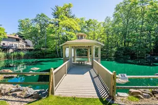 33 Club House Ct, Jericho, NY 11753 - Photo 37