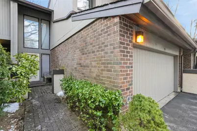 33 Club House Court #33, Jericho, NY 11753 - Photo 3