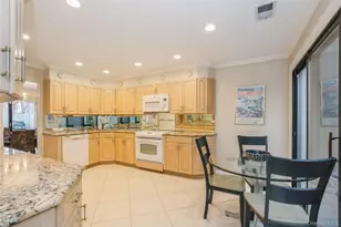 33 Club House Ct, Jericho, NY 11753 - Photo 9