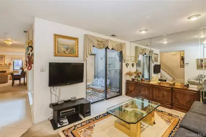 33 Club House Court #33, Jericho, NY 11753 - Photo 7