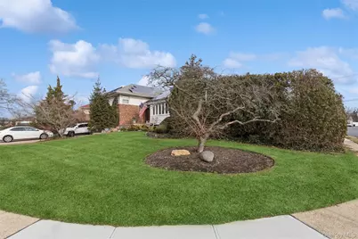 616 Duke Street, Westbury, NY 11590 - Photo 25