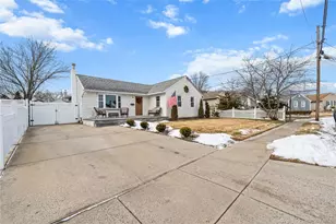 64 Nehring Ave, Babylon, NY 11702 - Photo 17