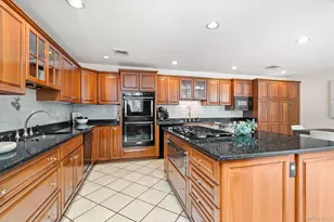 39 Lambert Ln, New Rochelle, NY 10804 - Photo 11