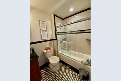 1806 Vista View Drive #1806, Farmingville, NY 11738 - Photo 9