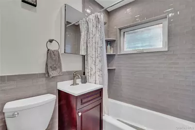 20 Collins Road, Glen Cove, NY 11542 - Photo 17