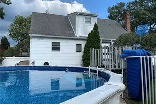 10 Roxbury St, Farmingdale, NY 11735 - Photo 25