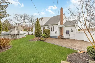 10 Roxbury Street, Farmingdale, NY 11735 - Photo 23