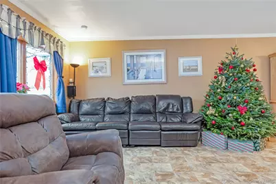 10 Roxbury Street, Farmingdale, NY 11735 - Photo 5