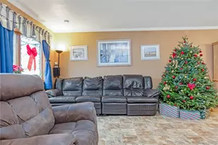 10 Roxbury St, Farmingdale, NY 11735 - Photo 5