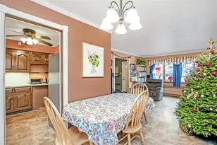 10 Roxbury St, Farmingdale, NY 11735 - Photo 9