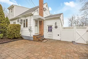 10 Roxbury St, Farmingdale, NY 11735 - Photo 21