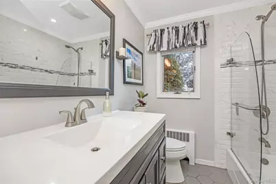 10 Roxbury Street, Farmingdale, NY 11735 - Photo 17