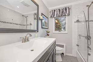 10 Roxbury St, Farmingdale, NY 11735 - Photo 17