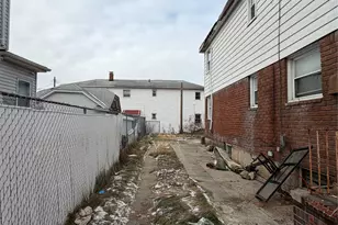 135-26 219th St, Springfield Gardens, NY 11413 - Photo 5