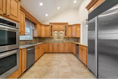 33 Fleets Cove Road, Huntington, NY 11743 - Photo 7