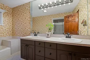 33 Fleets Cove Rd, Huntington, NY 11743 - Photo 23