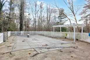 12 Summerset Dr, Smithtown, NY 11787 - Photo 7