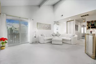 47 Balsam Ct, Wantagh, NY 11793 - Photo 3