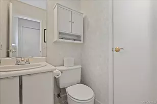 47 Balsam Ct, Wantagh, NY 11793 - Photo 11