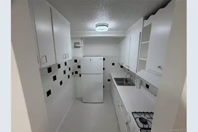 83-30 Vietor Avenue #323, Elmhurst, NY 11373 - Photo 3