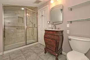 3042 Lowell Ave, Wantagh, NY 11793 - Photo 27