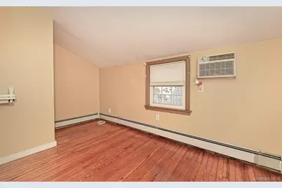 3042 Lowell Avenue, Wantagh, NY 11793 - Photo 19