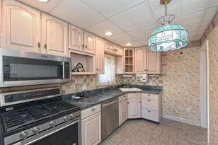 3042 Lowell Ave, Wantagh, NY 11793 - Photo 9