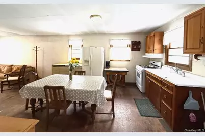 195 W Mohican Trail, Glen Spey, NY 12737 - Photo 9