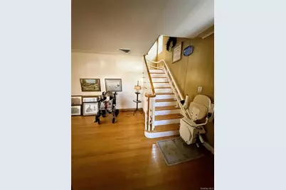 32 Manor Road, North Lynbrook, NY 11563 - Photo 5