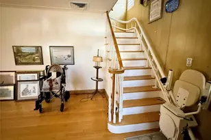 32 Manor Rd, North Lynbrook, NY 11563 - Photo 5