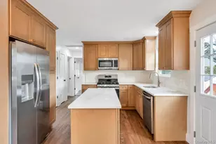 160 Oak St, Mattituck, NY 11952 - Photo 7