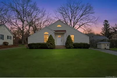 160 Oak Street, Mattituck, NY 11952 - Photo 1