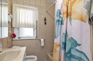 136 Butler Blvd, Elmont, NY 11003 - Photo 15