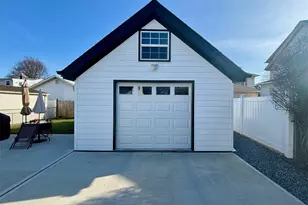 245 Garfield Ave, Mineola, NY 11501 - Photo 23