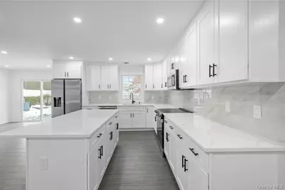 200 Irish Lane, Islip Terrace, NY 11752 - Photo 9