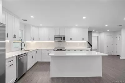 200 Irish Lane, Islip Terrace, NY 11752 - Photo 11