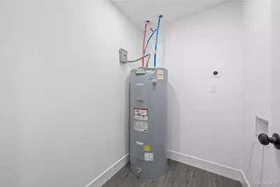 200 Irish Lane, Islip Terrace, NY 11752 - Photo 17