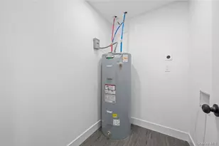 200 Irish Ln, Islip Terrace, NY 11752 - Photo 17