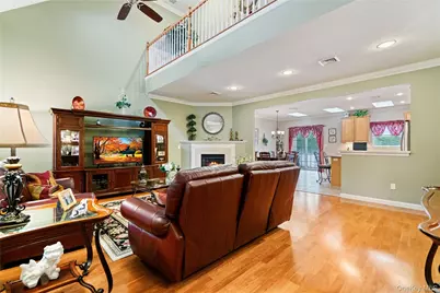 5 Newcastle Court, Riverhead, NY 11901 - Photo 7