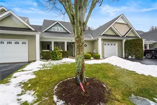 5 Newcastle Ct, Riverhead, NY 11901 - Photo 3