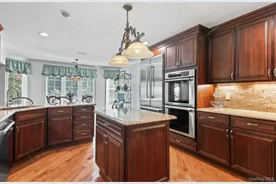 77 The Woods, Commack, NY 11725 - Photo 9