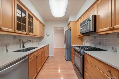 25 Chapel Place #2L, Great Neck, NY 11021 - Photo 7