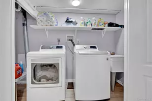 932 Cherry Ln, Floral Park, NY 11001 - Photo 23