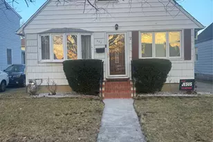 932 Cherry Ln, Floral Park, NY 11001 - Photo 3