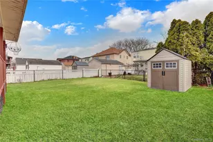 932 Cherry Ln, Floral Park, NY 11001 - Photo 27